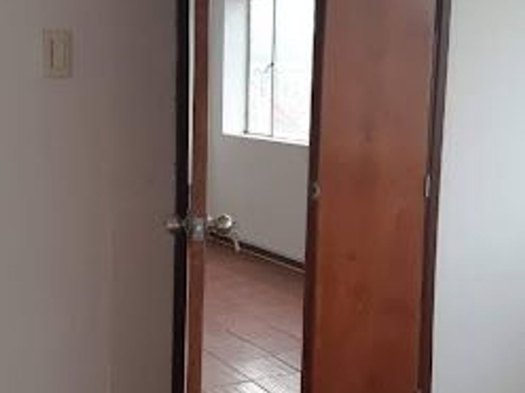 Casa de 8 alcobas en venta en Molinos Del Sur, Bogotá, 227 m² · foto 5 de 11