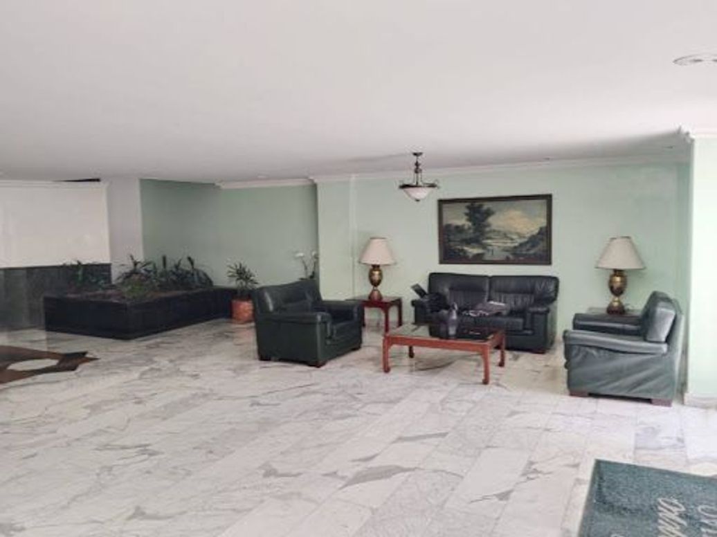 Apartamento de 3 alcobas en venta en Los Rosales, Bogotá, 189 m² · foto 3 de 20