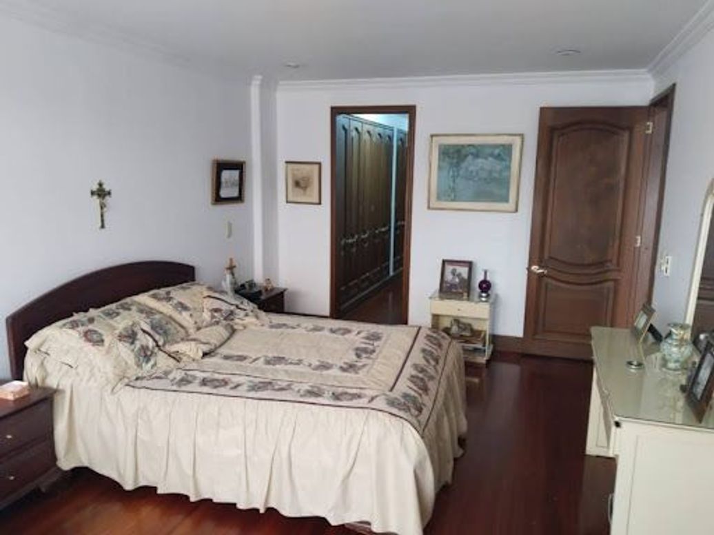 Apartamento de 3 alcobas en venta en Los Rosales, Bogotá, 189 m² · foto 16 de 20