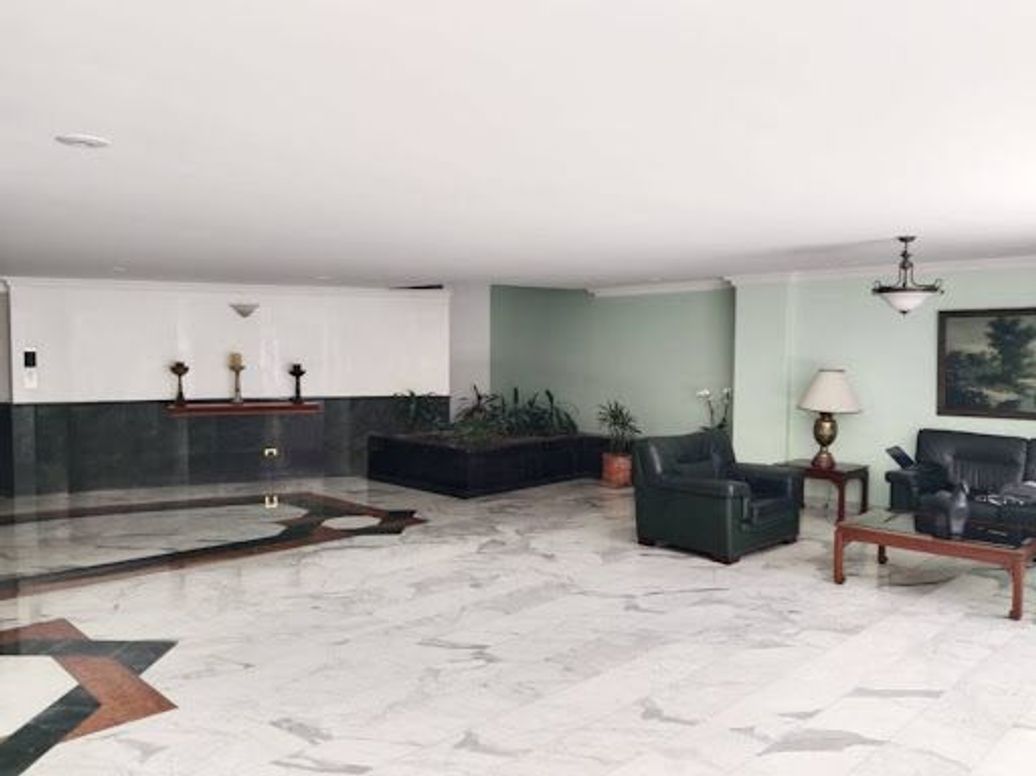 Apartamento de 3 alcobas en venta en Los Rosales, Bogotá, 189 m² · foto 14 de 20
