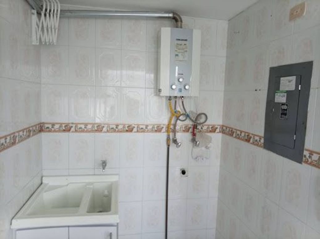 Apartamento de 1 alcoba en arriendo en Cedro Golf, Bogotá, 35 m² · foto 8 de 8