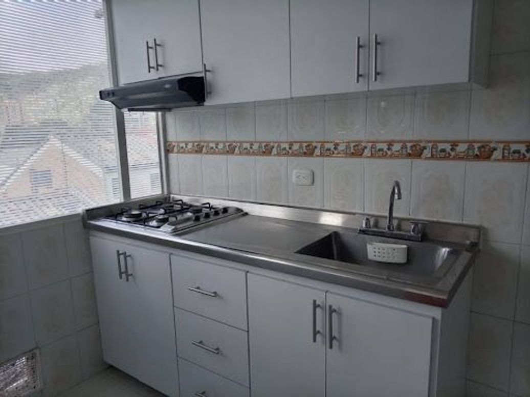 Apartamento de 1 alcoba en arriendo en Cedro Golf, Bogotá, 35 m² · foto 4 de 8