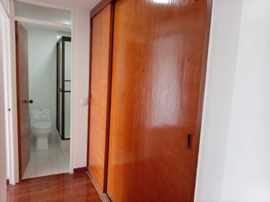 Apartamento de 1 alcoba en arriendo en Cedro Golf, Bogotá, 35 m² · foto 5 de 8