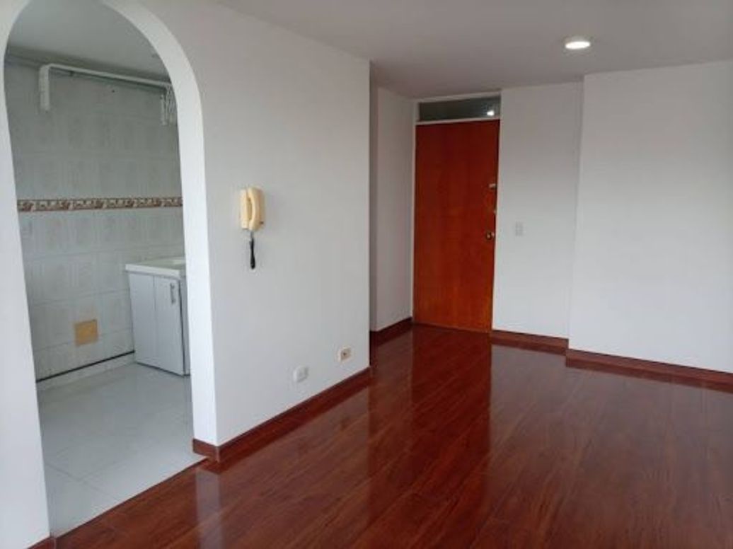 Apartamento de 1 alcoba en arriendo en Cedro Golf, Bogotá, 35 m² · foto 2 de 8