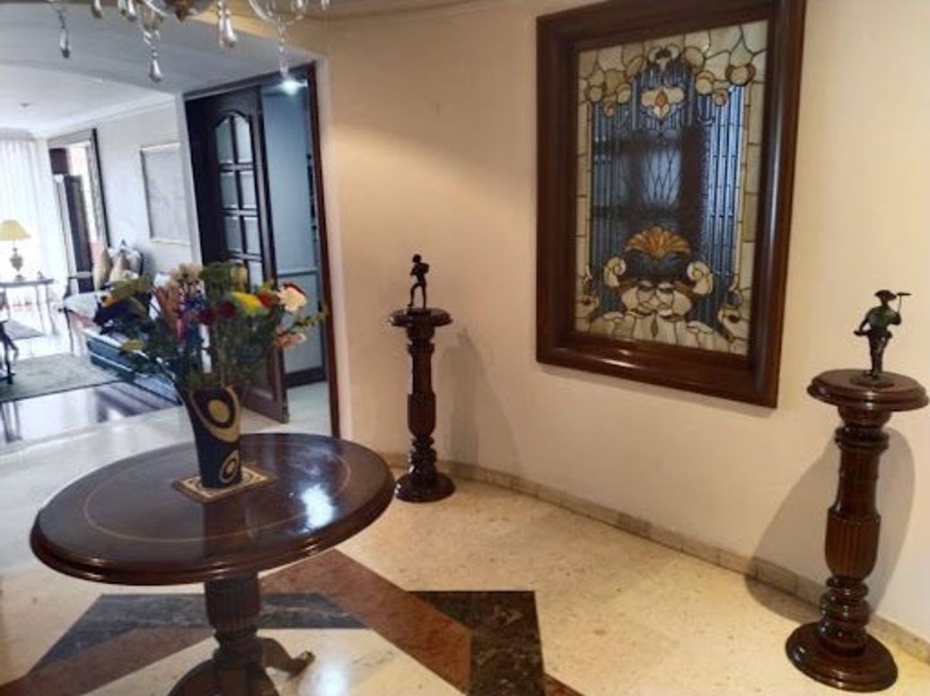 Apartamento de 3 alcobas en venta en Los Rosales, Bogotá, 190 m² · foto 8 de 20