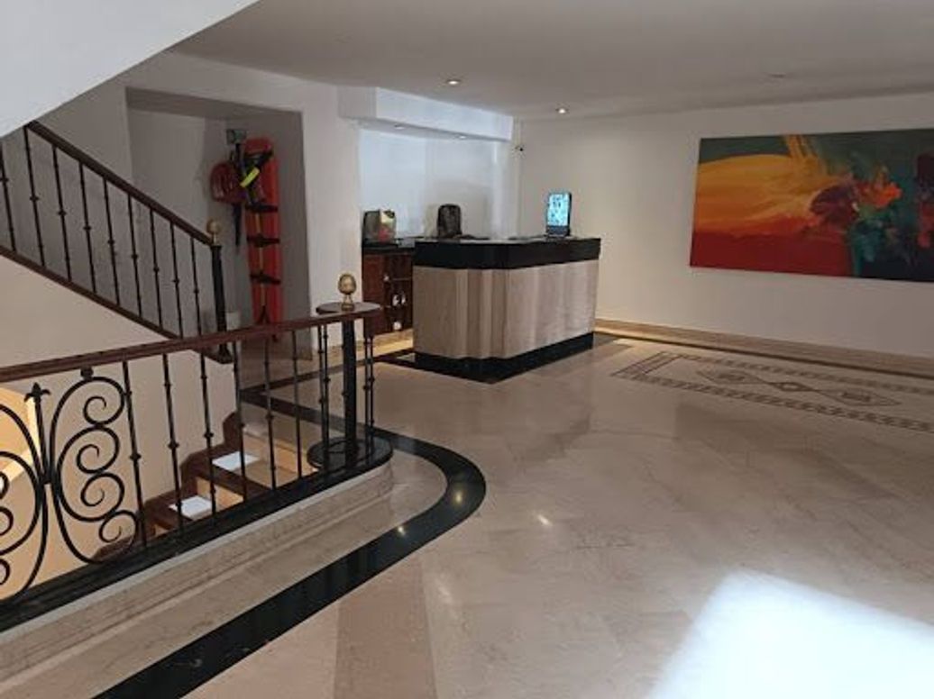 Apartamento de 2 alcobas en venta en Los Rosales, Bogotá, 86 m² · foto 2 de 16