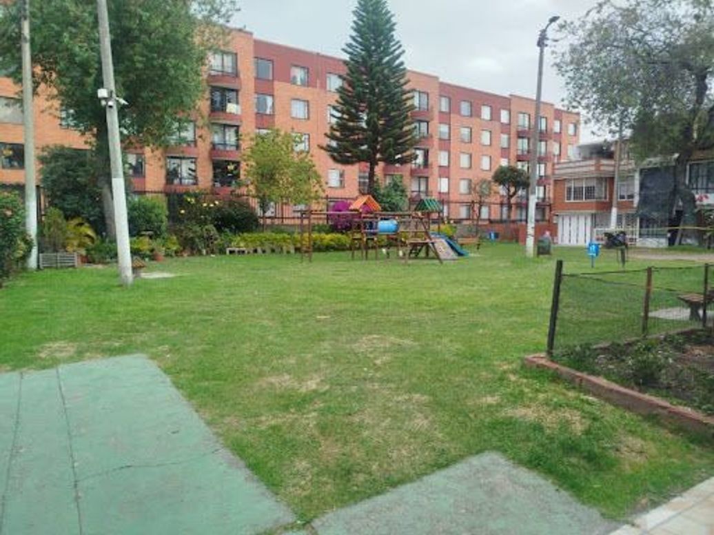 Casa de 3 alcobas en venta en San Cayetano, Bogotá, 66 m² · foto 2 de 4