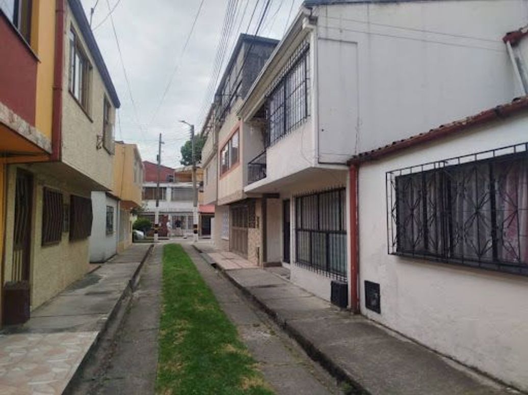 Casa de 3 alcobas en venta en San Cayetano, Bogotá, 66 m² · foto 4 de 4