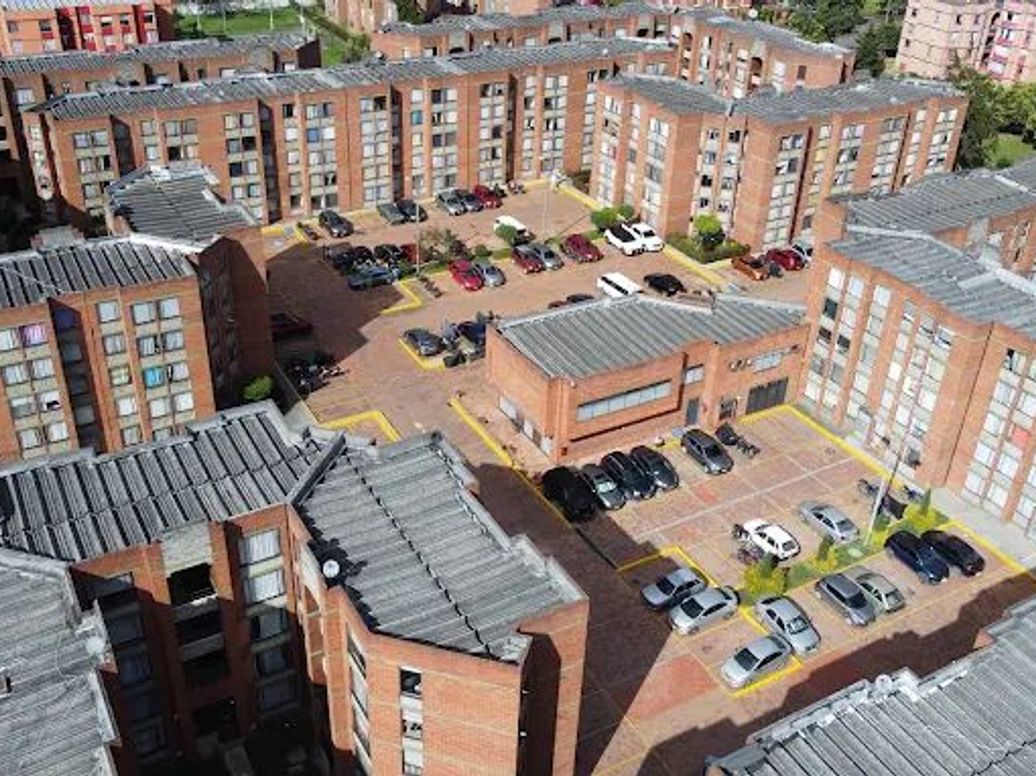 Apartamento de 3 alcobas en venta en Multifamiliar Carimagua, Bogotá, 50 m² · foto 2 de 9