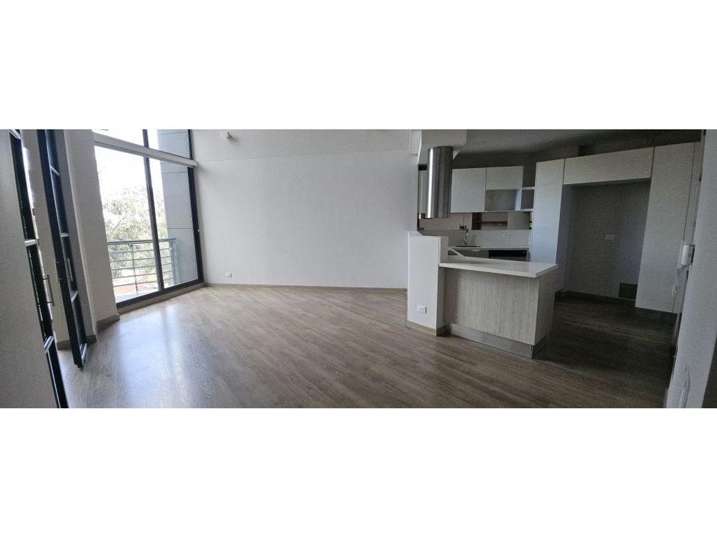 Apartamento de 2 alcobas en arriendo en Los Rosales, Bogotá, 125 m² · foto 2 de 20