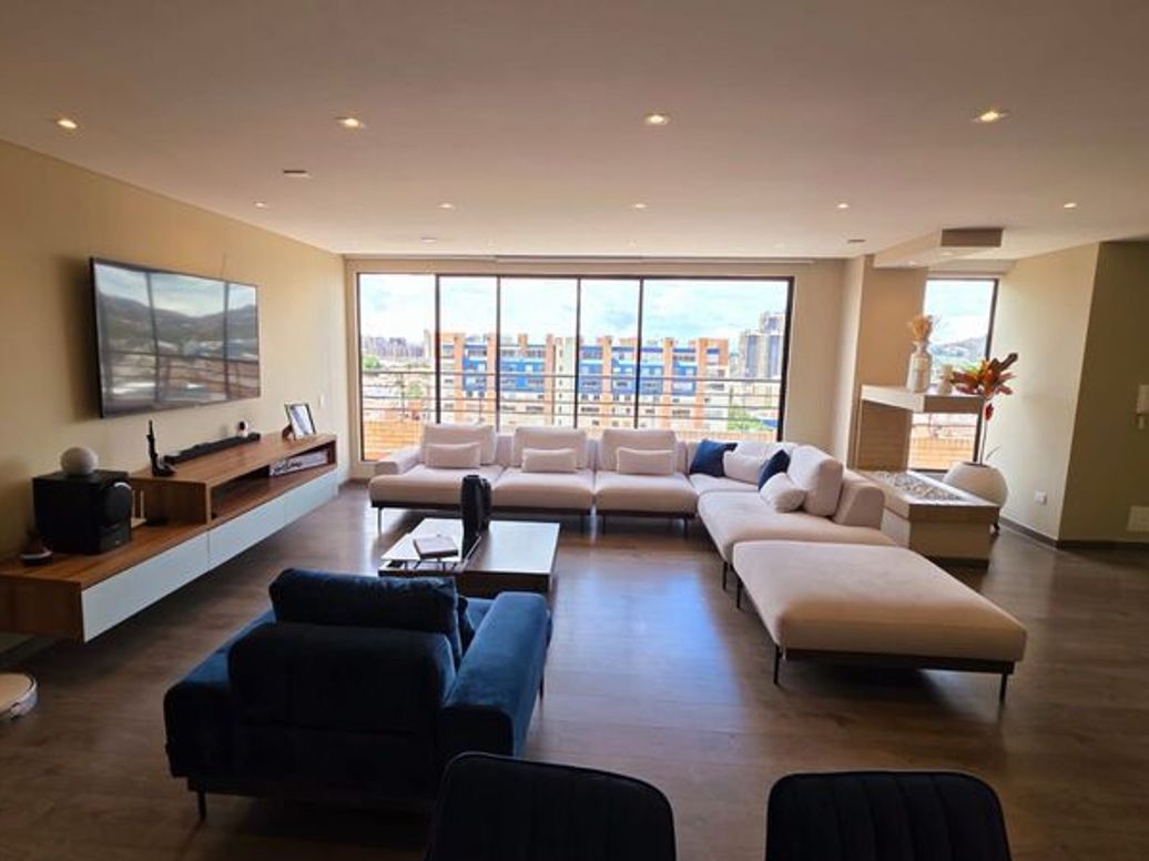 Apartamento de 3 alcobas en venta en Pasadena, Bogotá, 154 m² · foto 2 de 11
