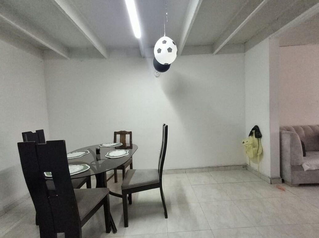 Casa de 6 alcobas en venta en El Cedro, Bogotá, 230 m² · foto 17 de 20