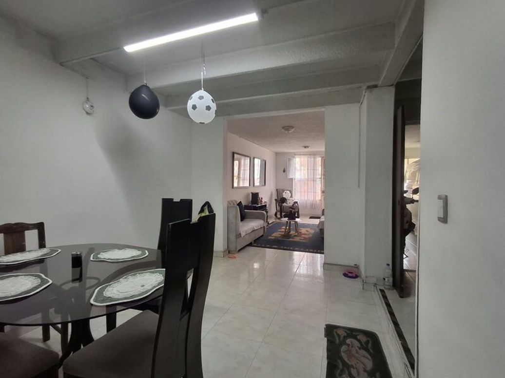 Casa de 6 alcobas en venta en El Cedro, Bogotá, 230 m² · foto 15 de 20