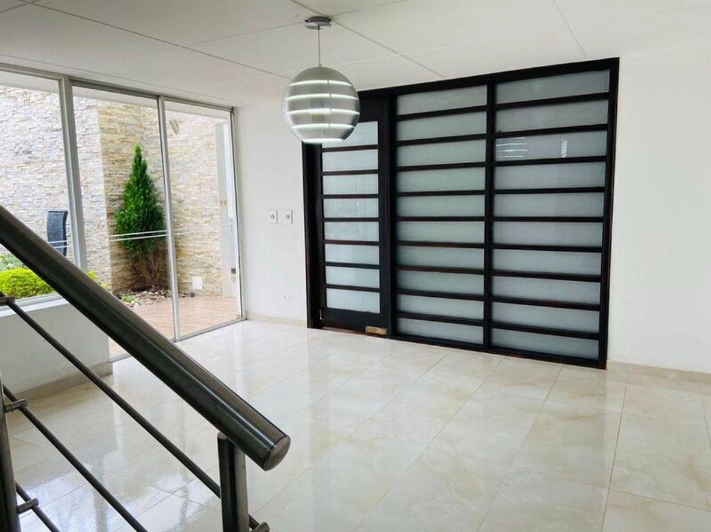 Casa de 4 alcobas en venta en El Batan, Bogotá, 300 m² · foto 3 de 14