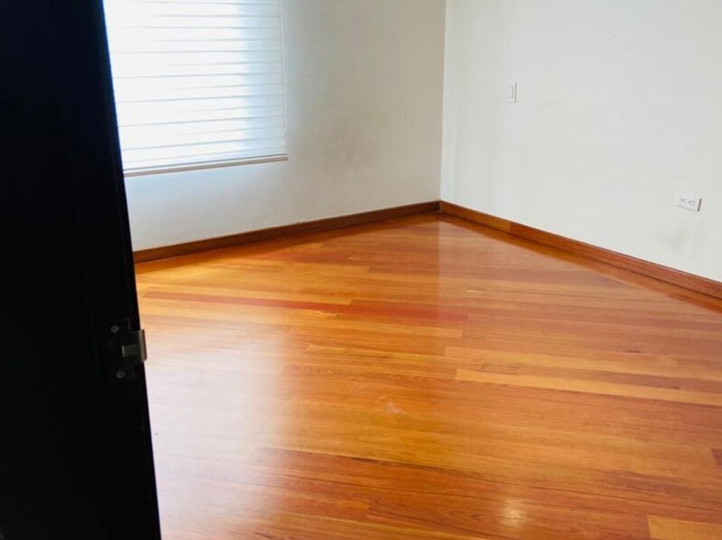 Casa de 4 alcobas en venta en El Batan, Bogotá, 300 m² · foto 8 de 14