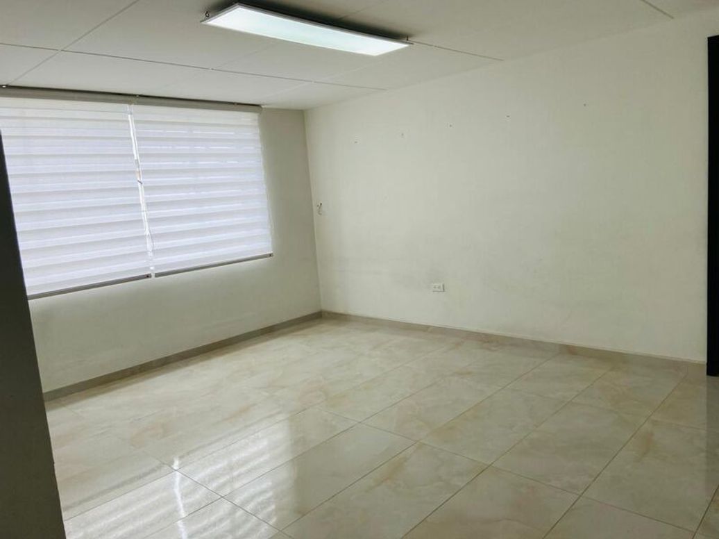 Casa de 4 alcobas en venta en El Batan, Bogotá, 300 m² · foto 9 de 14