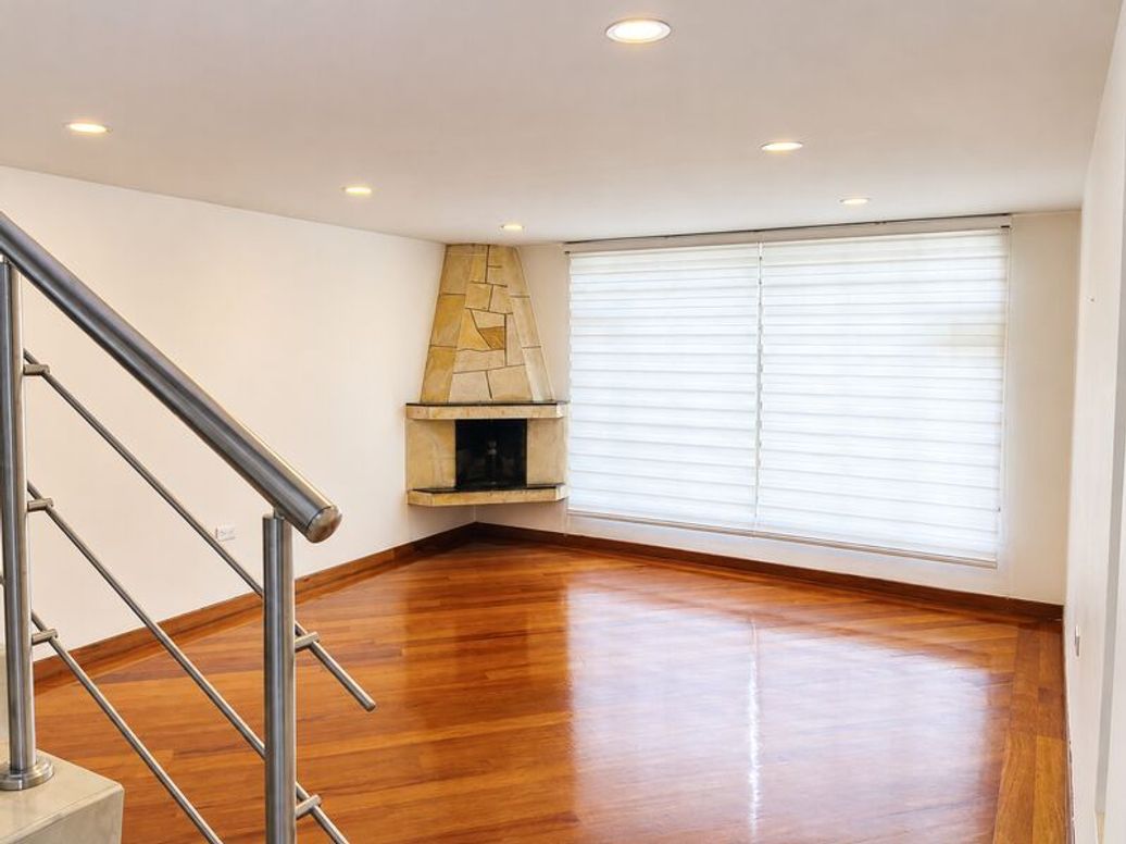 Casa de 4 alcobas en venta en El Batan, Bogotá, 300 m² · foto 2 de 14