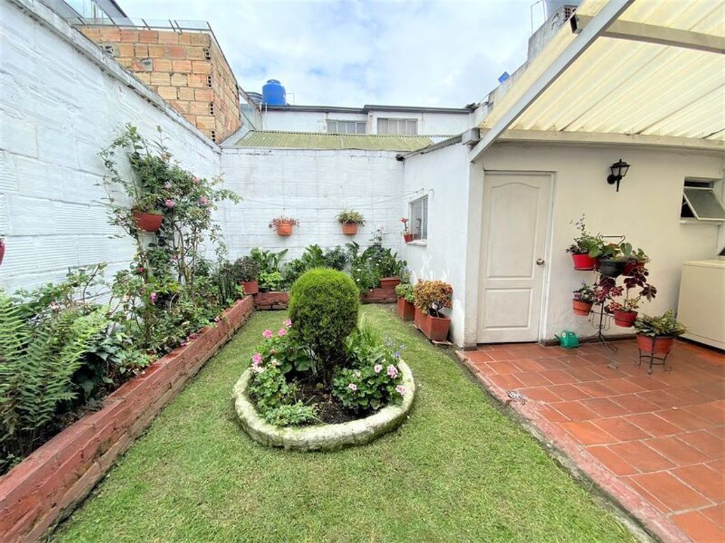 Casa de 3 alcobas en venta en San Joaquín, Bogotá, 142 m² · foto 8 de 13