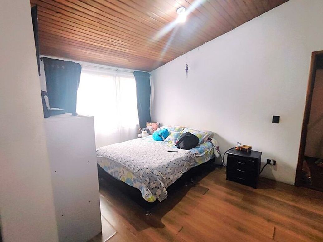 Casa de 6 alcobas en venta en Villa Gladys, Bogotá, 280 m² · foto 12 de 16