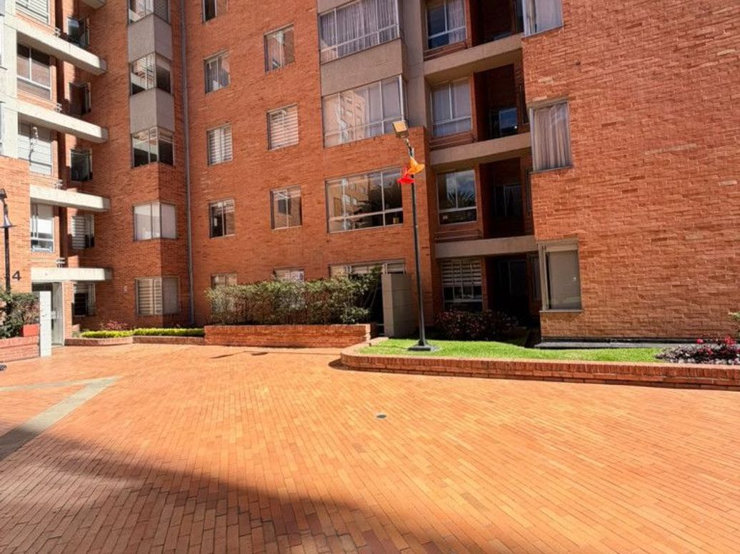 Apartamento de 3 alcobas en venta en Cr. Atabanza, Bogotá, 97 m² · foto 19 de 20