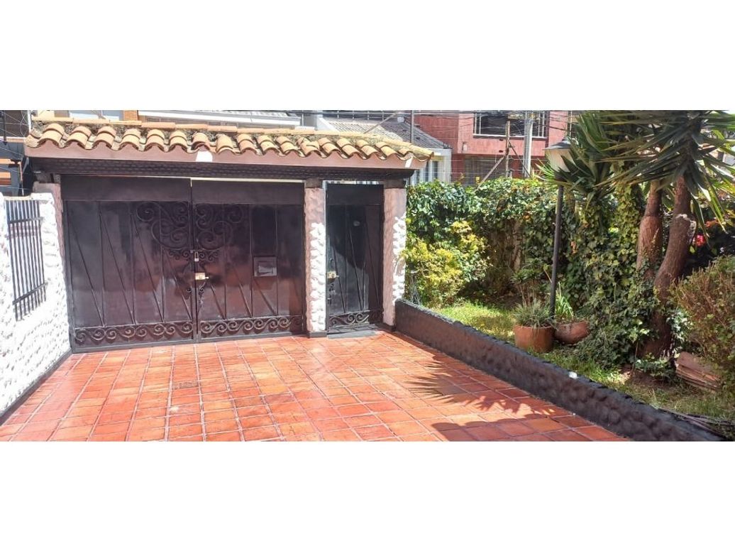 Casa de 3 alcobas en venta en Santa Paula, Bogotá, 285 m² · foto 2 de 20