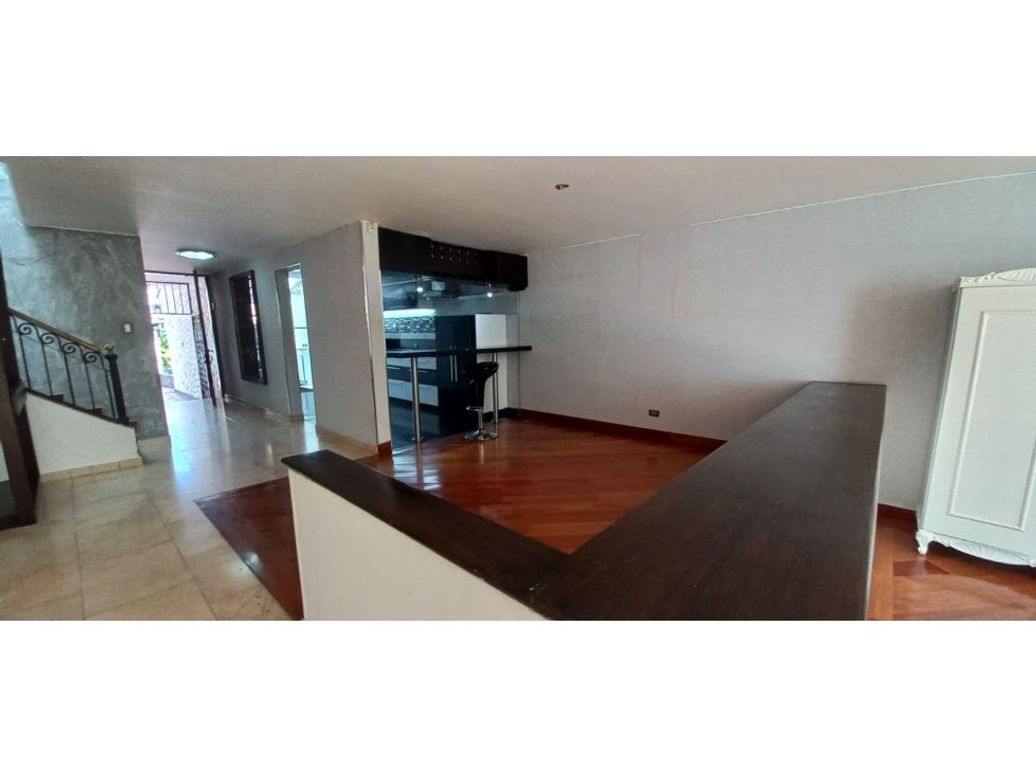 Casa de 3 alcobas en venta en Santa Paula, Bogotá, 285 m² · foto 3 de 20
