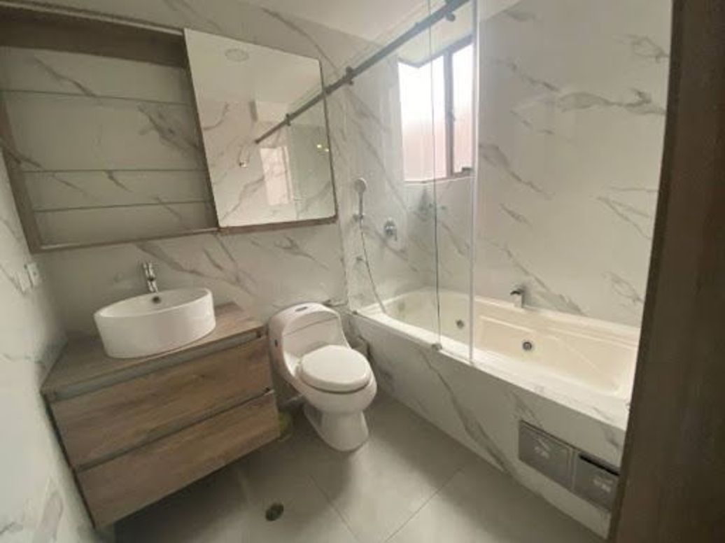 Apartamento de 2 alcobas en arriendo en Chicó Norte, Bogotá, 90 m² · foto 10 de 12