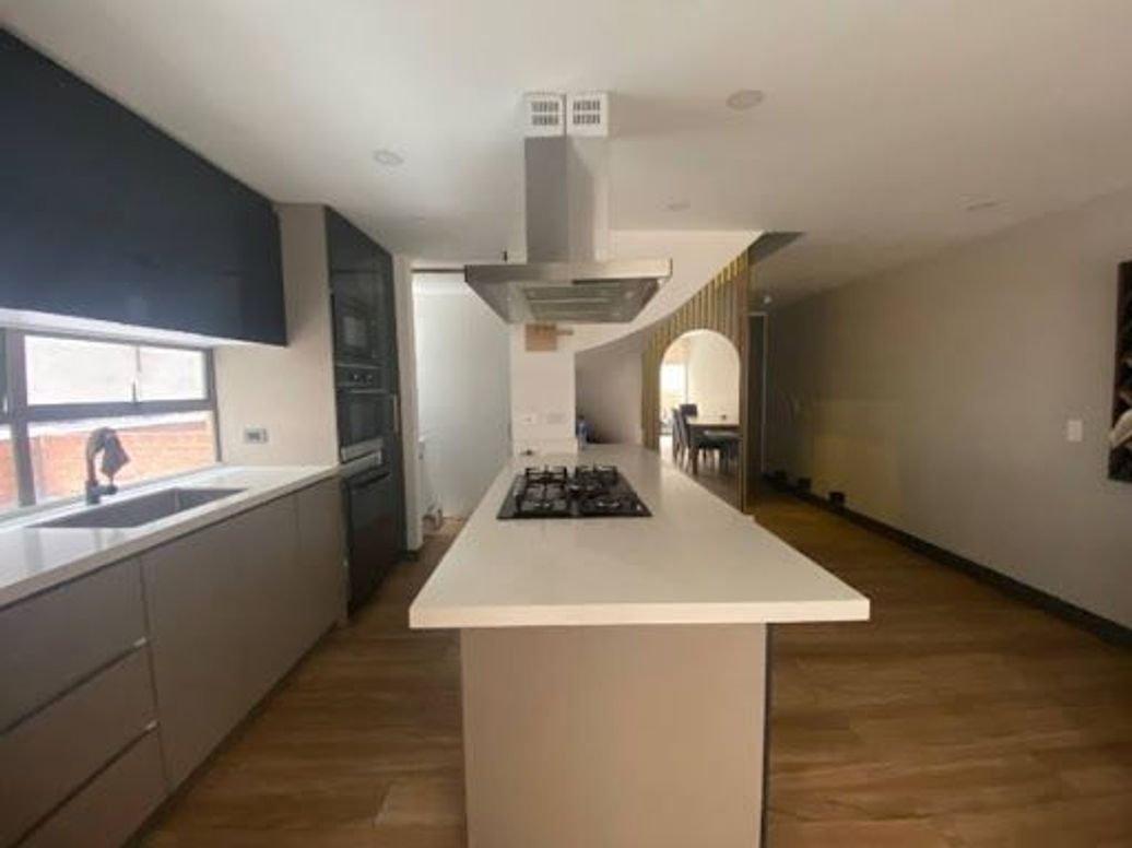 Apartamento de 2 alcobas en arriendo en Chicó Norte, Bogotá, 90 m² · foto 4 de 12