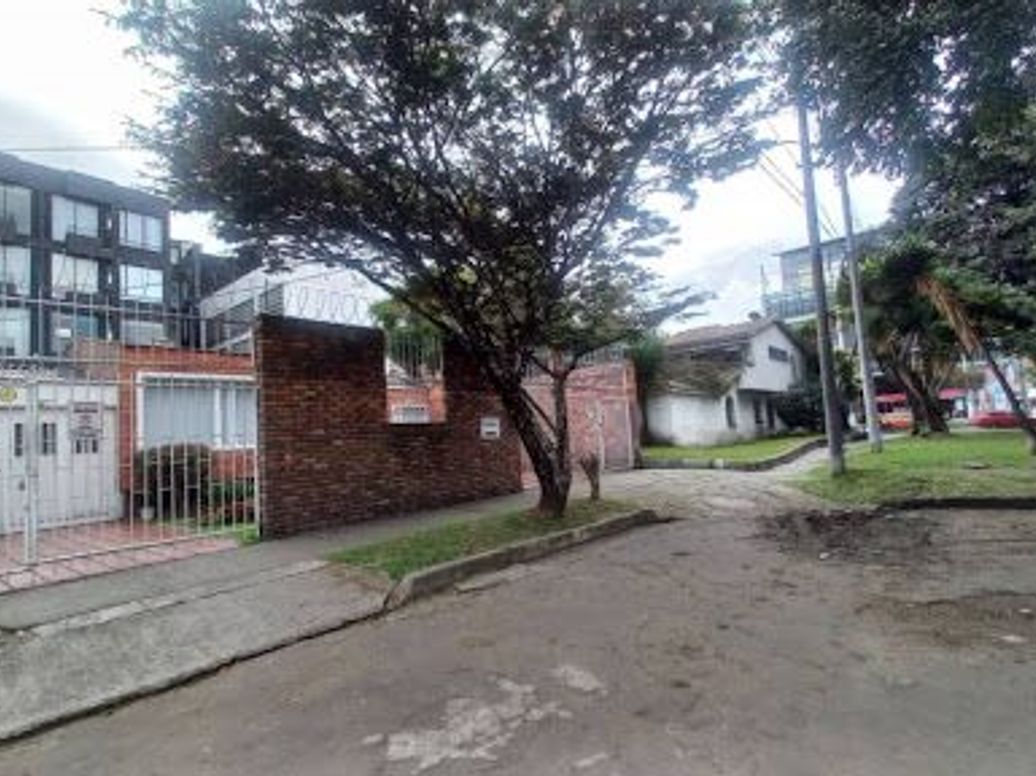 Casa de 5 alcobas en venta en El Contador, Bogotá, 260 m² · foto 2 de 20