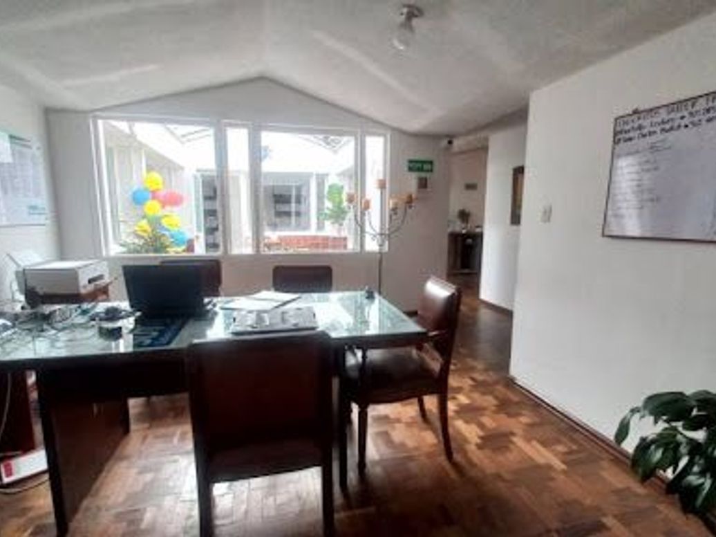 Casa de 5 alcobas en venta en El Contador, Bogotá, 260 m² · foto 9 de 20
