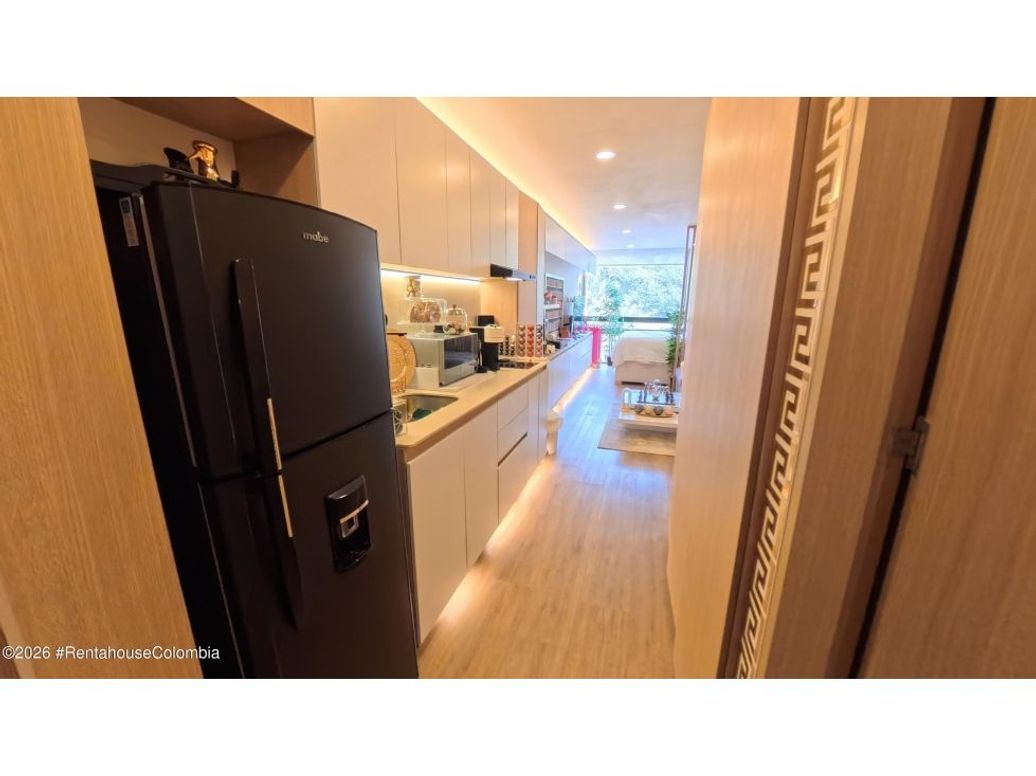 Apartamento de 1 alcoba en venta en Bosque De Pinos, Bogotá, 30 m² · foto 2 de 11