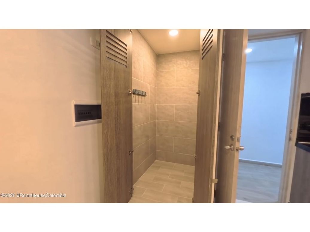 Apartamento de 1 alcoba en venta en Santa Barbara Central, Bogotá, 30 m² · foto 7 de 15