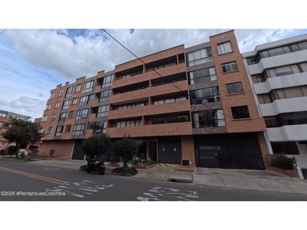 Apartamento de 1 alcoba en venta en Santa Barbara Central, Bogotá, 30 m² · foto 2 de 15
