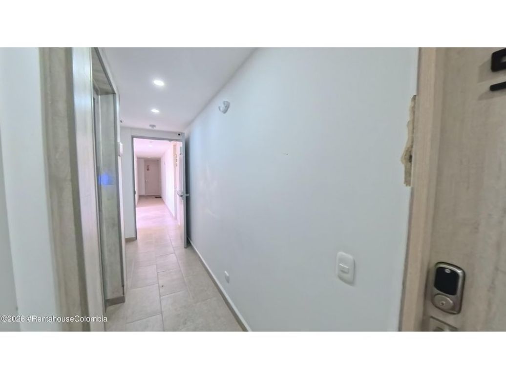 Apartamento de 1 alcoba en venta en Santa Barbara Central, Bogotá, 30 m² · foto 3 de 15