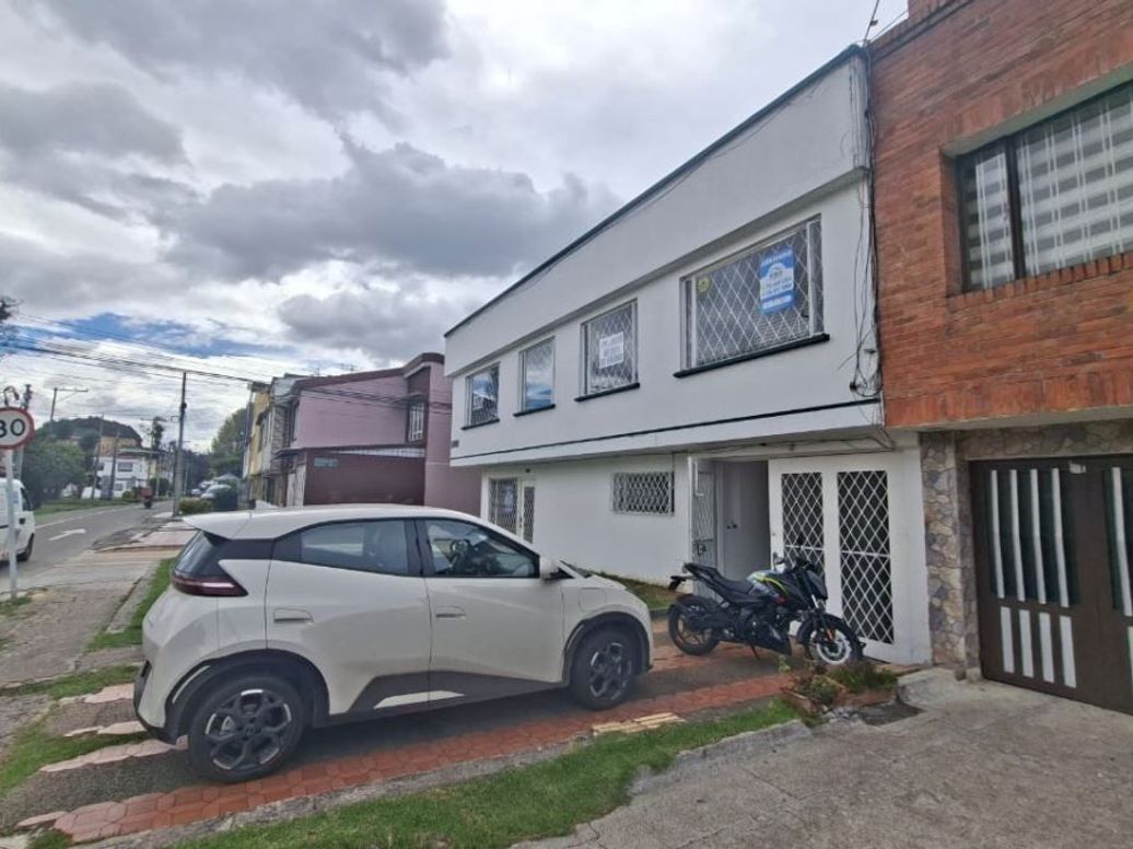 Casa de 7 alcobas en arriendo en La Española, Bogotá, 350 m² · foto 2 de 20