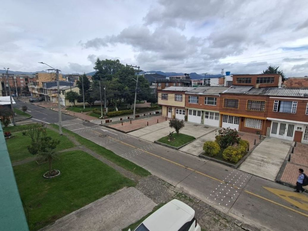 Casa de 7 alcobas en arriendo en La Española, Bogotá, 350 m² · foto 18 de 20
