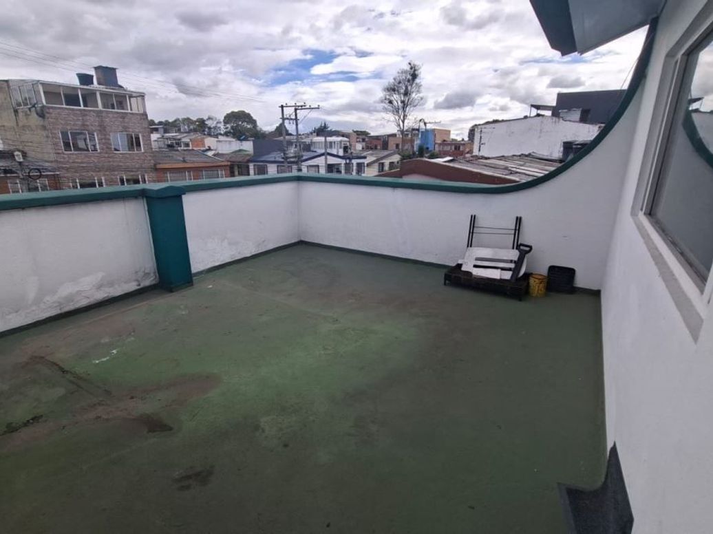 Casa de 7 alcobas en arriendo en La Española, Bogotá, 350 m² · foto 15 de 20
