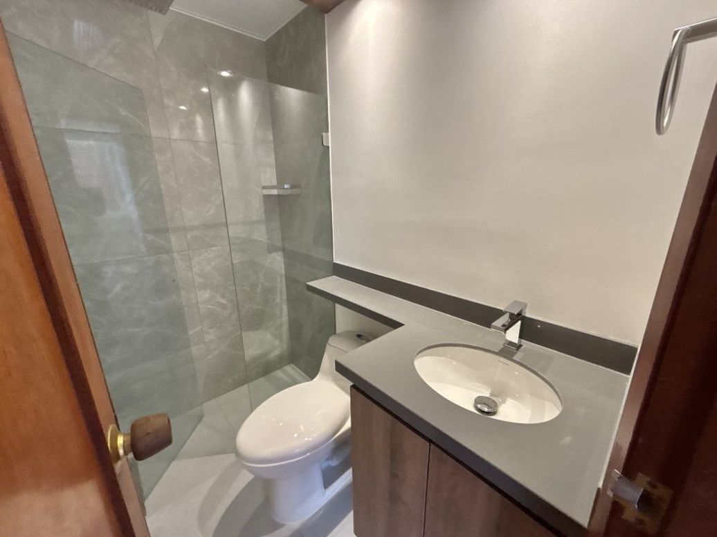 Apartamento de 2 alcobas en venta en Santa Barbara Central, Bogotá, 69 m² · foto 13 de 17
