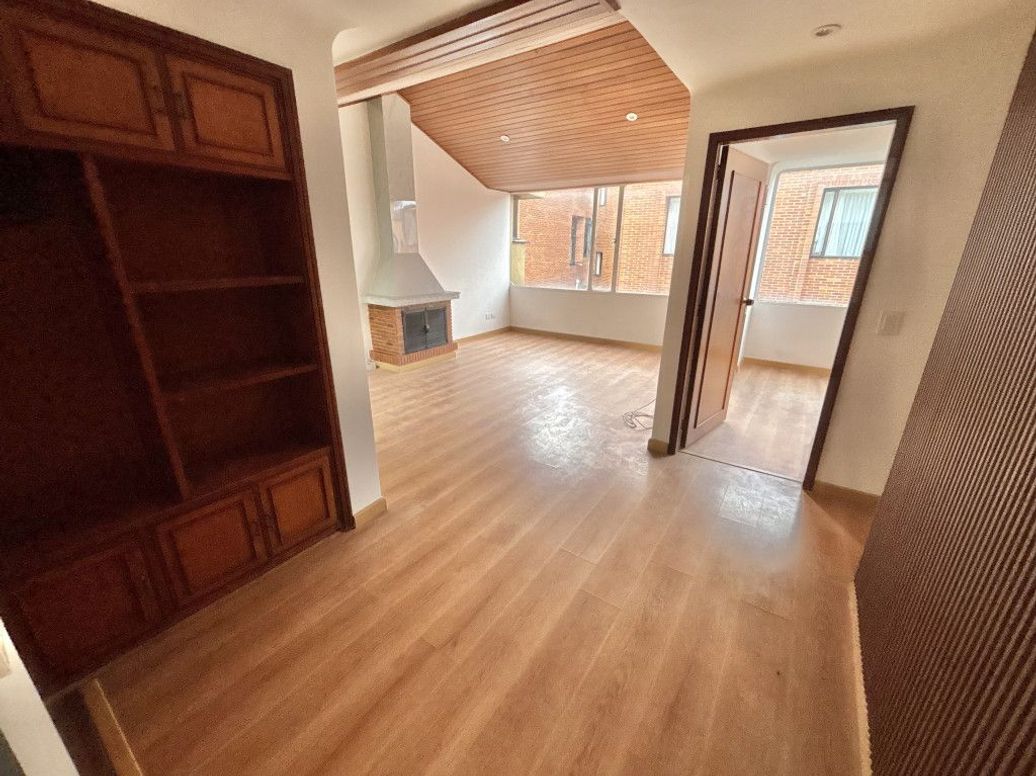 Apartamento de 2 alcobas en venta en Santa Barbara Central, Bogotá, 69 m² · foto 8 de 17