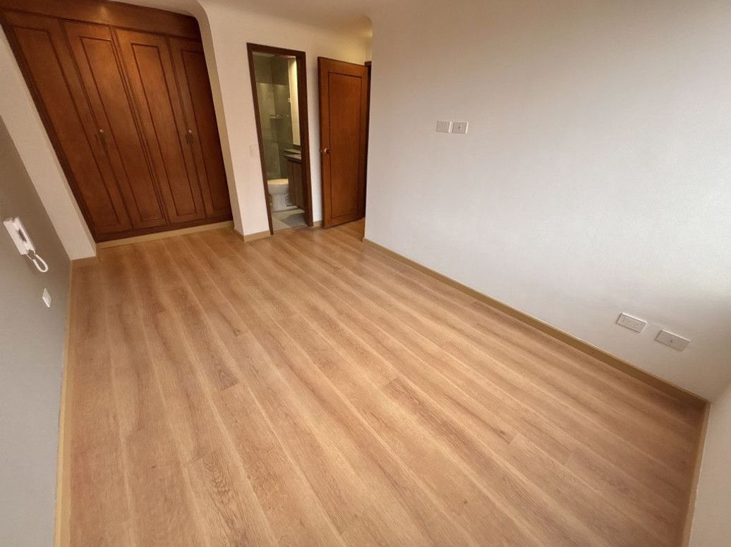 Apartamento de 2 alcobas en venta en Santa Barbara Central, Bogotá, 69 m² · foto 12 de 17