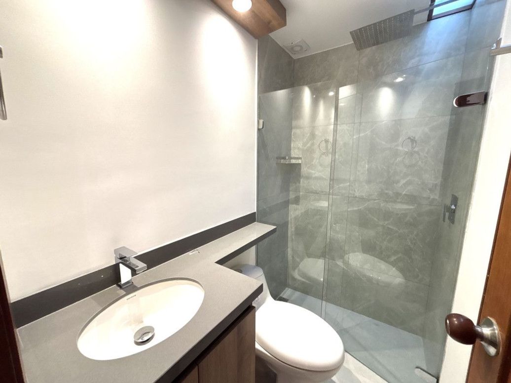 Apartamento de 2 alcobas en venta en Santa Barbara Central, Bogotá, 69 m² · foto 10 de 17
