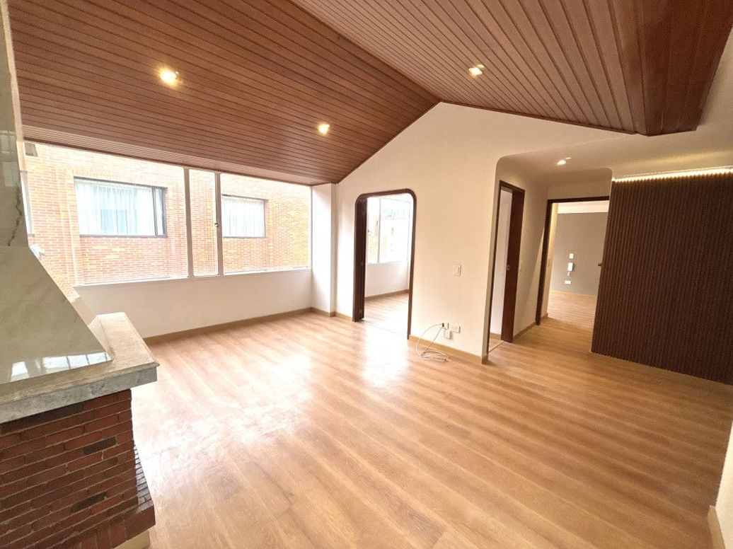 Apartamento de 2 alcobas en venta en Santa Barbara Central, Bogotá, 69 m² · foto 4 de 17