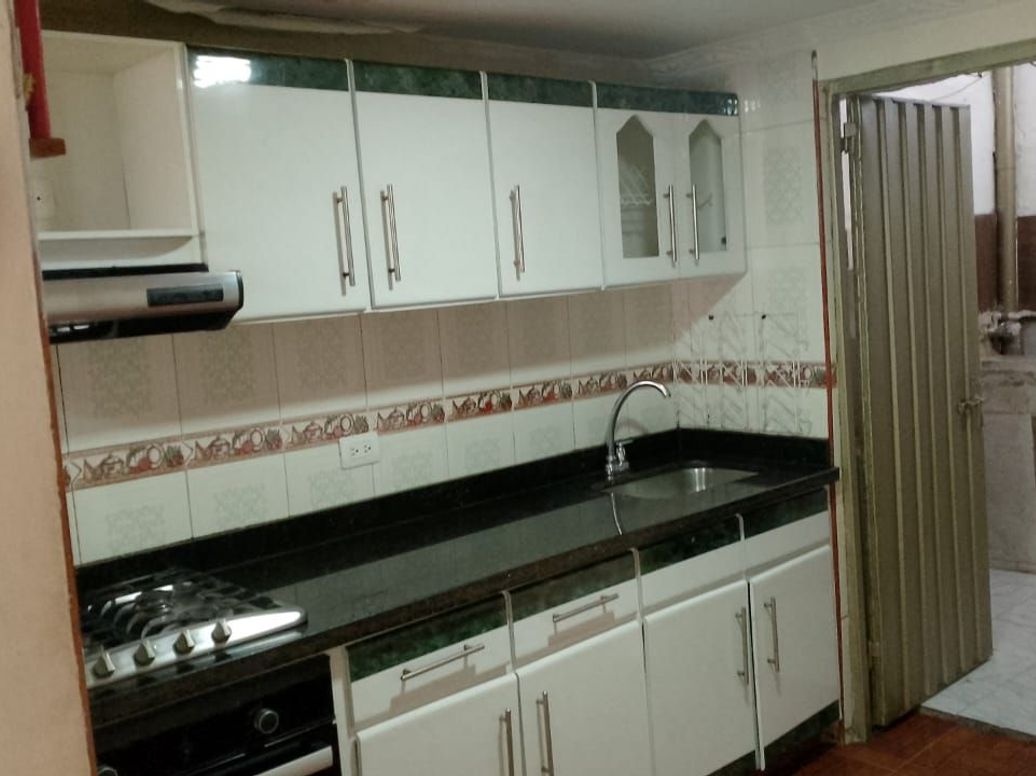 Casa de 5 alcobas en venta en Ub. Atlanta, Bogotá, 132 m² · foto 4 de 19