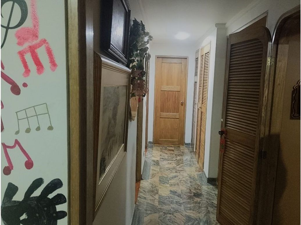 Apartamento de 3 alcobas en venta en Santa Barbara, Bogotá, 170 m² · foto 3 de 13
