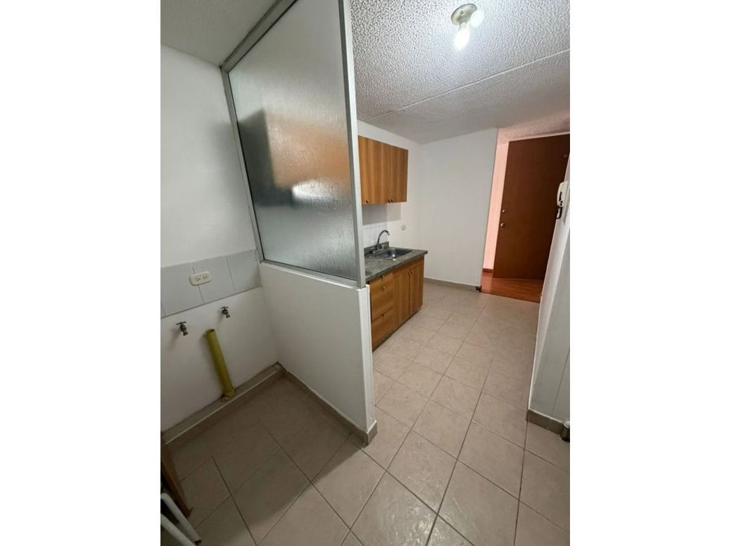Apartamento de 3 alcobas en venta en Hayuelos, Bogotá, 81 m² · foto 2 de 20