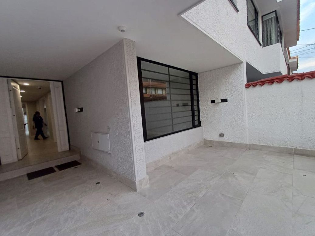 Casa de 3 alcobas en venta en Niza Norte, Bogotá, 281 m² · foto 2 de 20