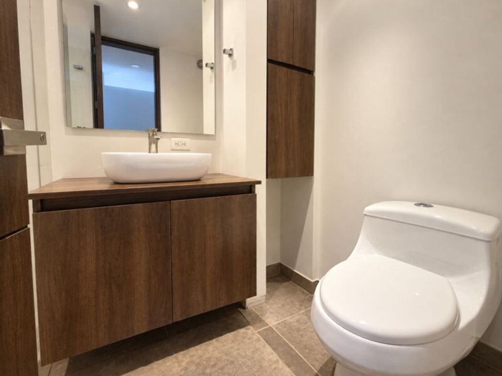 Apartamento de 2 alcobas en venta en Santa Barbara Central, Bogotá, 91 m² · foto 9 de 17