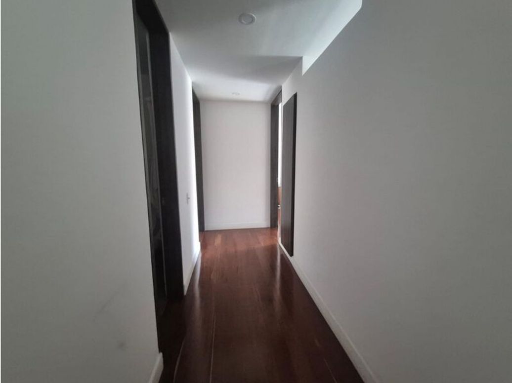 Apartamento de 2 alcobas en venta en Santa Barbara Central, Bogotá, 91 m² · foto 8 de 17