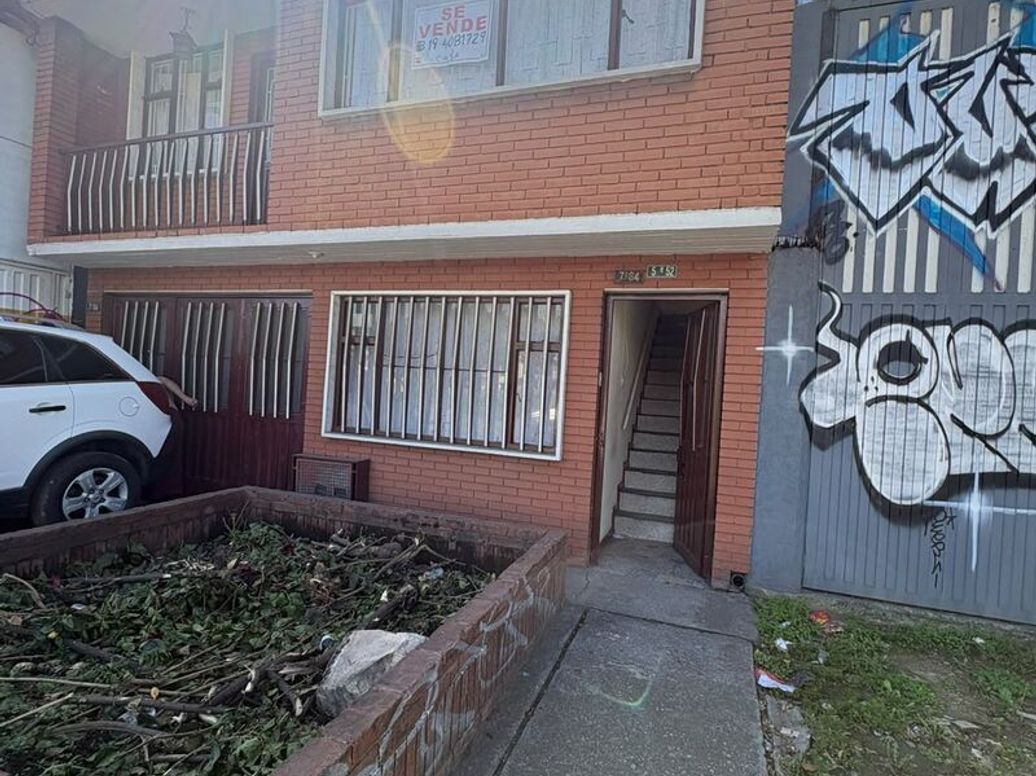 Casa de 6 alcobas en venta en San Francisco, Bogotá, 252 m² · foto 2 de 20