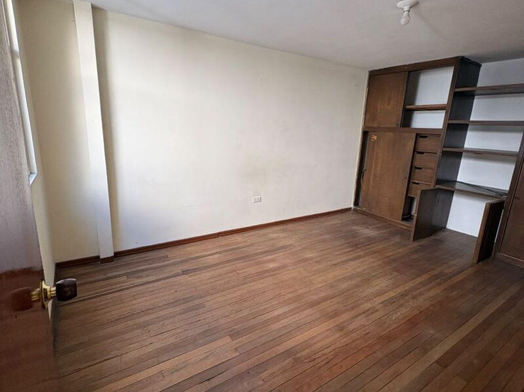 Casa de 6 alcobas en venta en San Francisco, Bogotá, 252 m² · foto 15 de 20